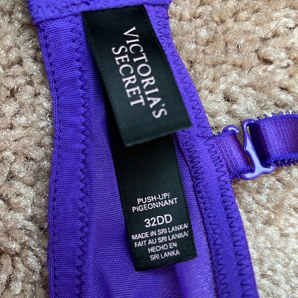 Victoria’s Secret Lace Push up Bra - Picture 6 of 9